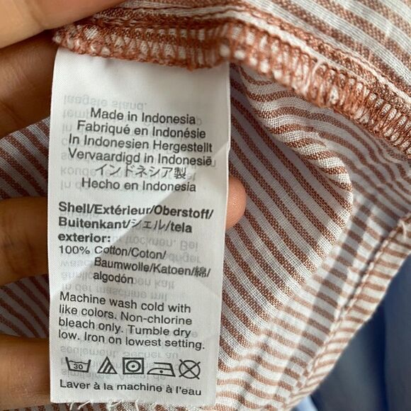 Madewell V-Neck Button-Back Top in Stripe - Picture 8 of 10